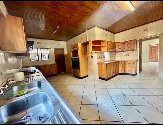 4 BEDROOM HOUSE FOR SALE IN VANDERBIJLPARK CE 1